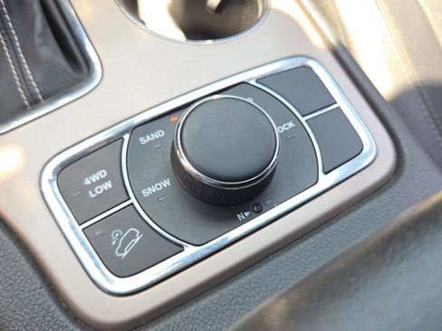 Used 2016 Jeep Grand Cherokee Limited image 20