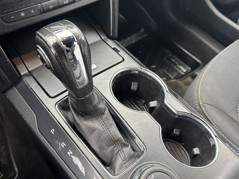 Used 2018 Ford Explorer XLT image 19