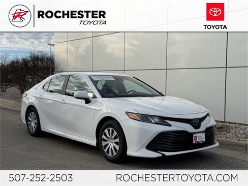 Certified 2018 Toyota Camry LE image 1