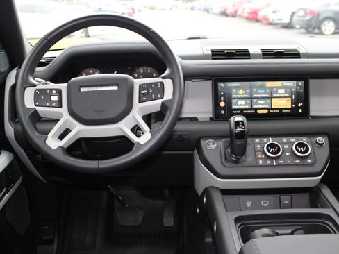 Used 2024 Land Rover Defender 110 S image 41
