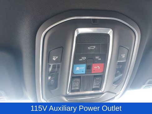 Used 2023 Jeep Grand Cherokee Altitude AWD/4WD image 17