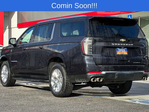 Used 2025 Chevrolet Suburban Premier image 6