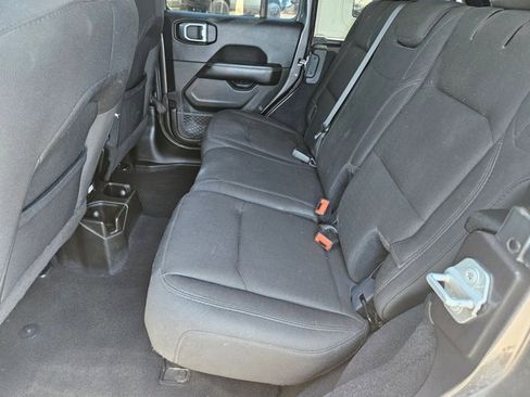 Used 2019 Jeep Wrangler Unlimited Sahara AWD/4WD image 19