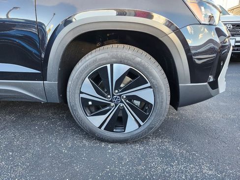 New 2026 Volkswagen Taos SE image 16