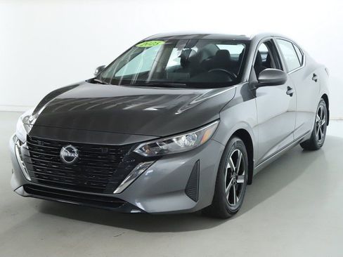 Certified 2025 Nissan Sentra SV image 5