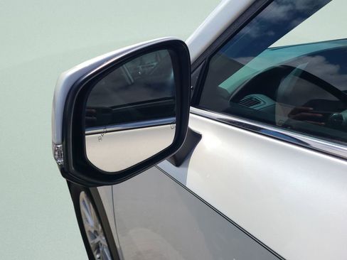 Used 2024 Toyota Grand Highlander XLE image 19