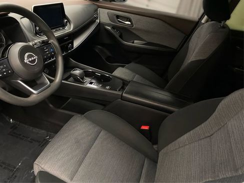 Used 2023 Nissan Rogue SV image 9