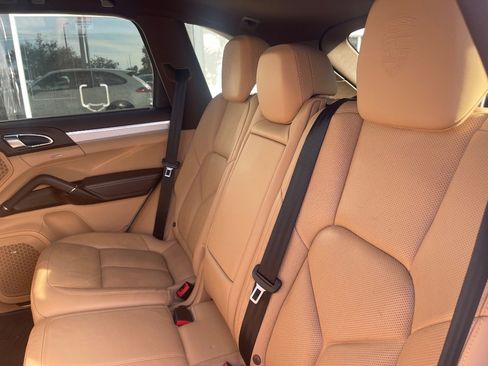 Used 2018 Porsche Cayenne Platinum Edition image 28