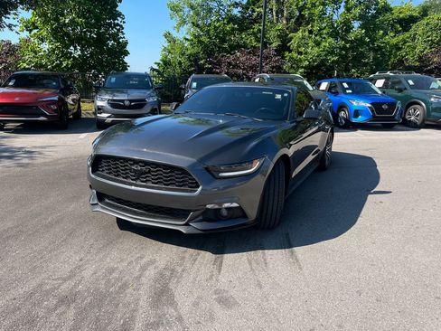 Used 2017 Ford Mustang Coupe RWD image 3