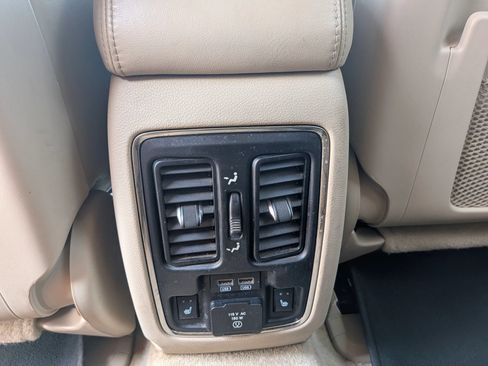 Used 2017 Jeep Grand Cherokee Overland AWD/4WD image 32