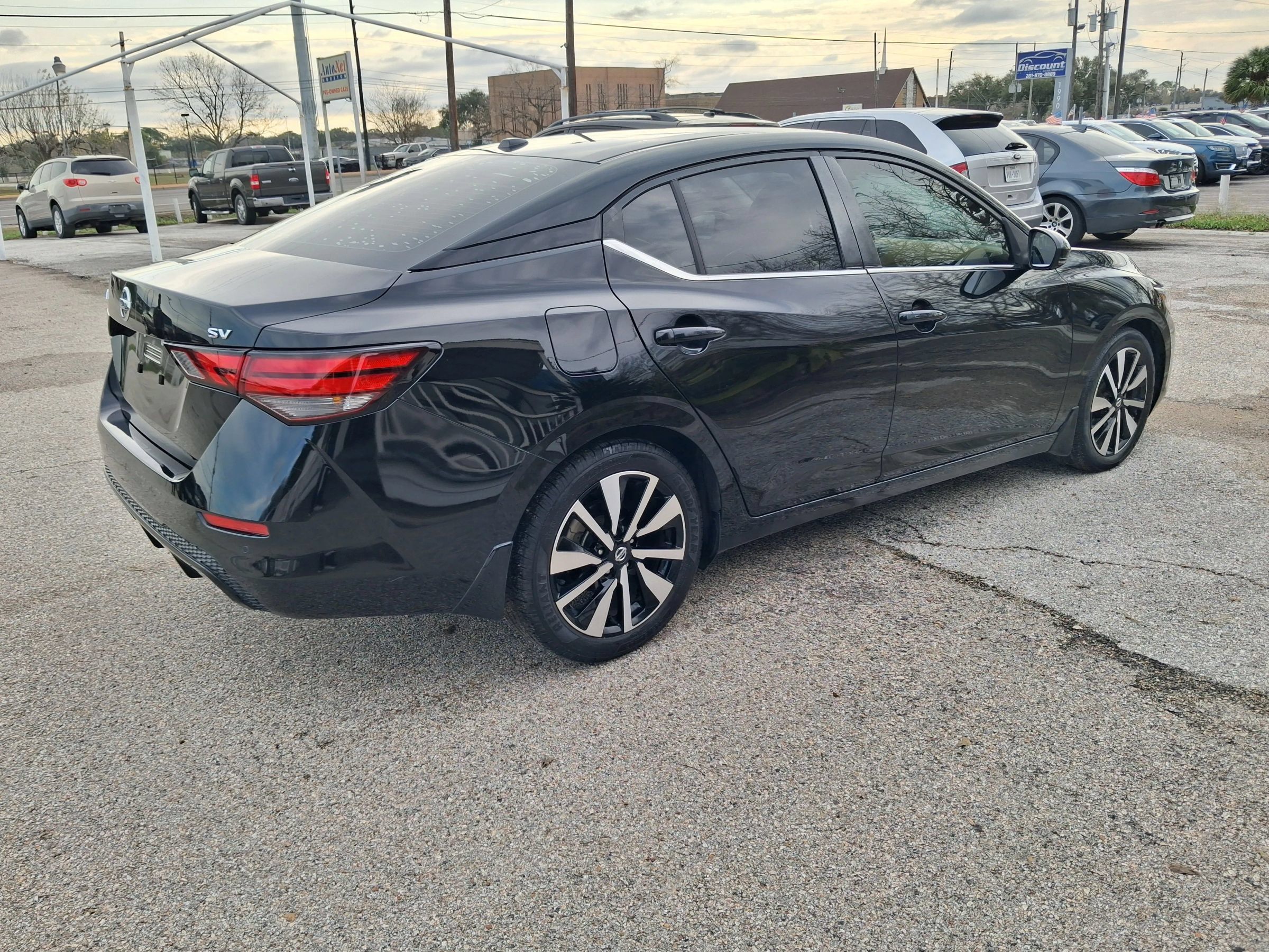 Used 2021 Nissan Sentra SV w/ SV Premium Package FWD image 4