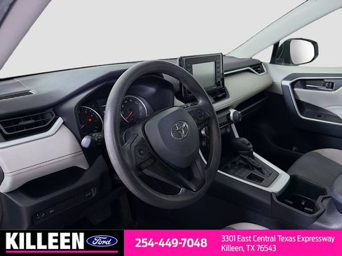 Used 2022 Toyota RAV4 XLE AWD/4WD image 11
