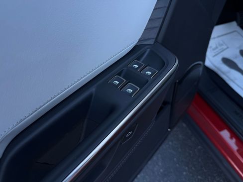 Used 2025 Rivian R1S Adventure image 33