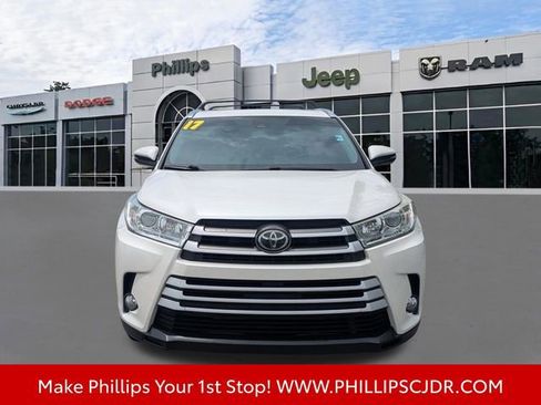 Used 2017 Toyota Highlander XLE FWD image 9