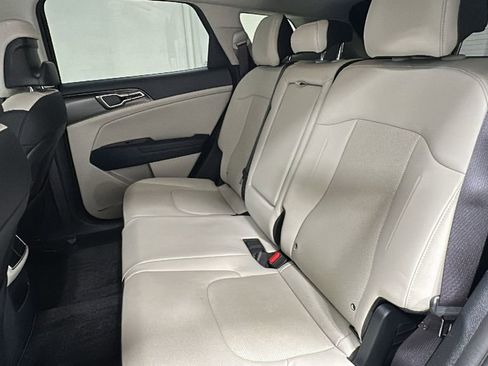 Used 2024 Kia Sportage EX image 14