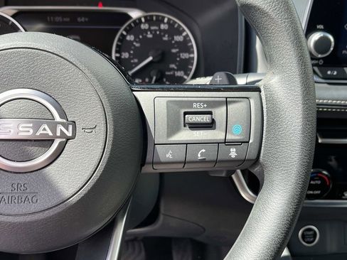 Used 2022 Nissan Rogue SV image 29