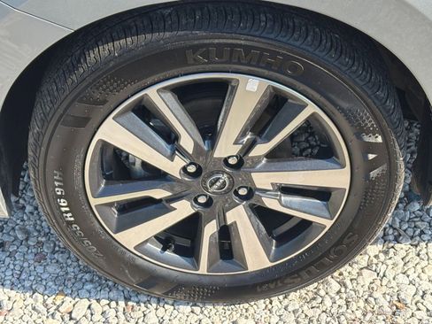 Used 2025 Nissan Versa SV FWD image 30
