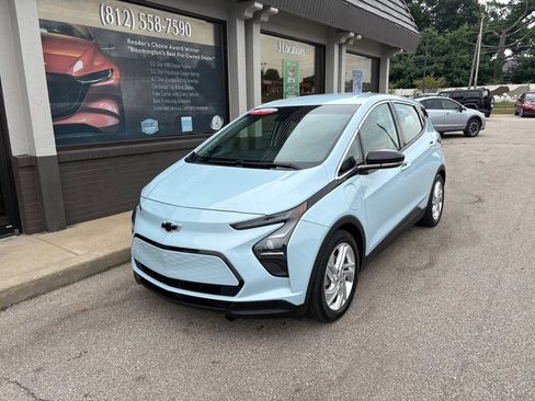 Used 2023 Chevrolet Bolt LT FWD image 2
