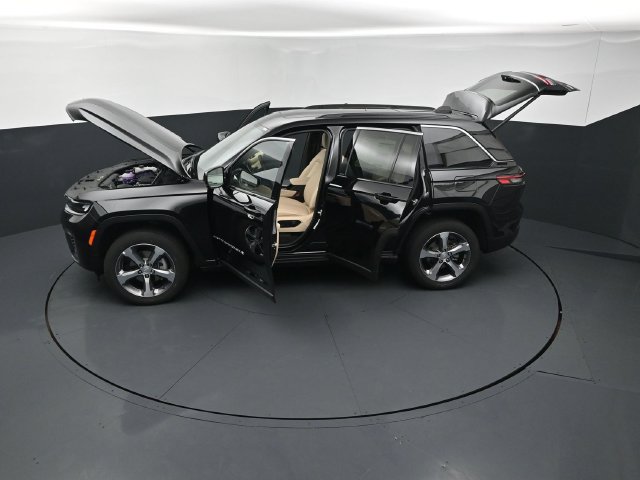 New 2026 Jeep Grand Cherokee Limited w/ Luxury Tech Group II AWD/4WD image 27