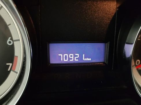 Used 2019 Dodge Grand Caravan SXT image 3