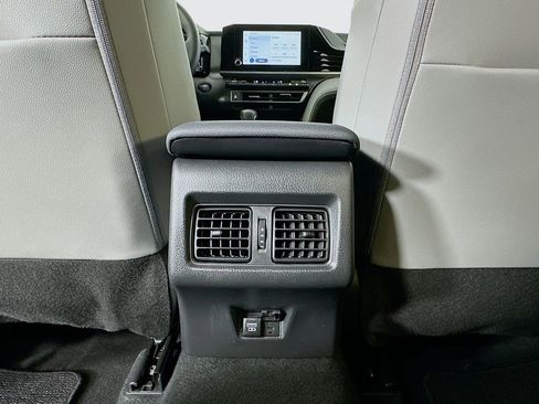 Used 2025 Toyota Camry SE w/ Convenience Package image 24