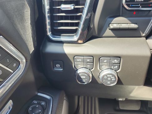 Certified 2025 GMC Sierra 1500 Denali w/ Denali Reserve Package AWD/4WD image 25