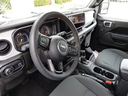 Used 2024 Jeep Gladiator Sport image 6