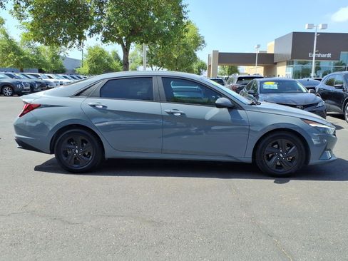 Certified 2022 Hyundai Elantra SEL FWD image 6