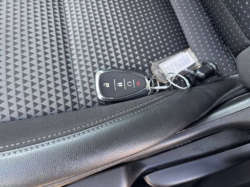 Used 2025 Chevrolet Trax LT FWD image 18