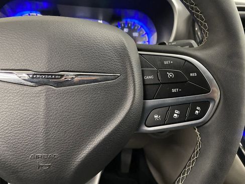 Used 2024 Chrysler Pacifica Touring-L image 21