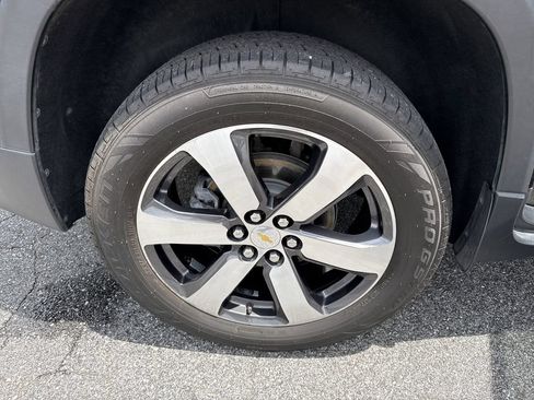 Used 2021 Chevrolet Traverse LT w/ LT Premium Package FWD image 17