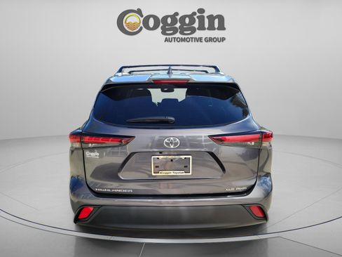 Certified 2025 Toyota Highlander XLE AWD/4WD image 3