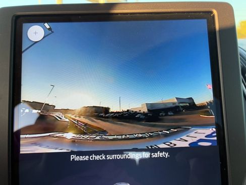 Used 2022 Ford Edge SE w/ Black Appearance Package image 17