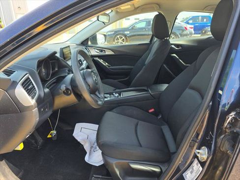 Used 2018 MAZDA MAZDA3 Sport FWD image 9