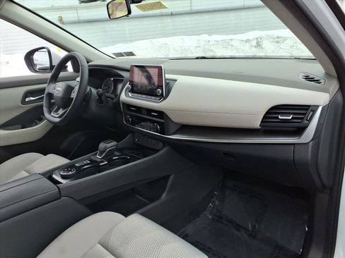 Certified 2025 Nissan Rogue SV image 11