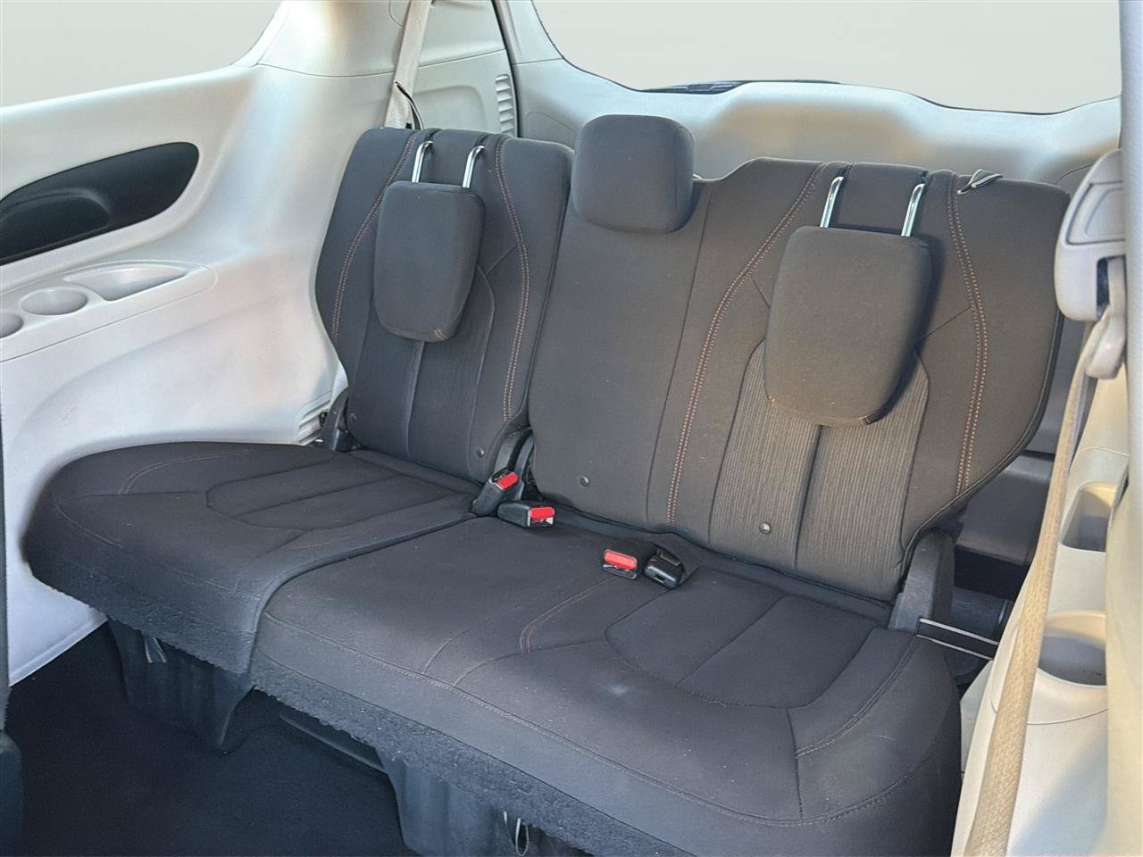 Used 2017 Chrysler Pacifica Touring FWD image 18
