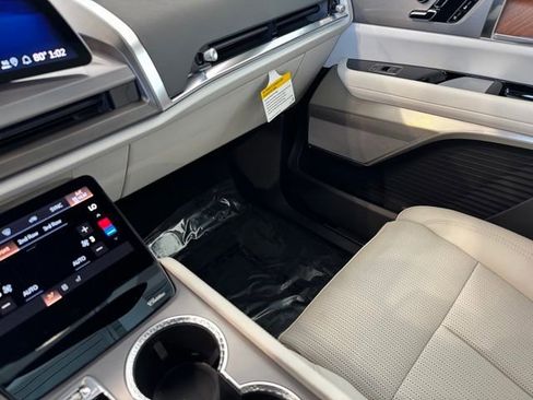 New 2026 Cadillac Vistiq Luxury image 22