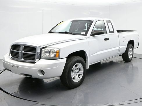 Used 2006 Dodge Dakota SLT image 3