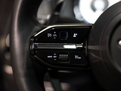 Used 2025 Aston Martin DBX 707 image 36