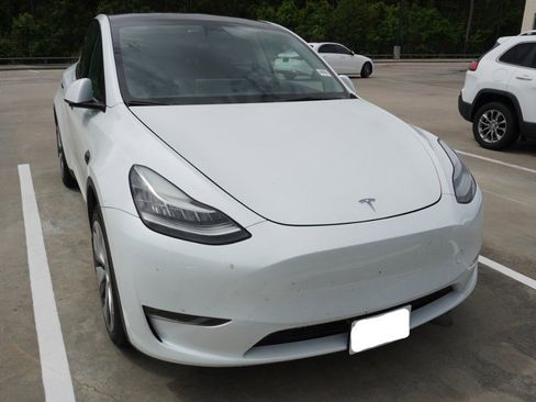 Used 2022 Tesla Model Y Long Range image 2