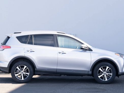 Used 2017 Toyota RAV4 XLE AWD/4WD image 25