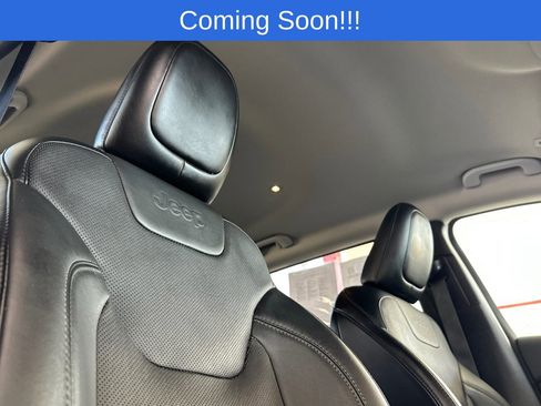 Used 2019 Jeep Cherokee Limited image 18