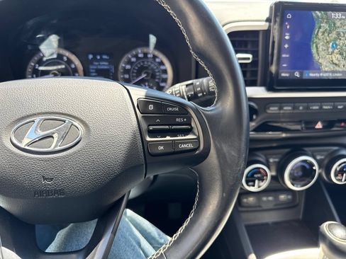 Used 2022 Hyundai Venue Limited FWD image 22