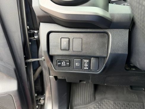 Used 2021 Toyota Tacoma TRD Sport AWD/4WD image 31