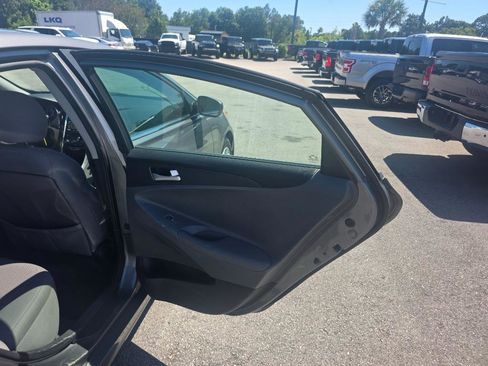 Used 2011 Hyundai Sonata GLS FWD image 12
