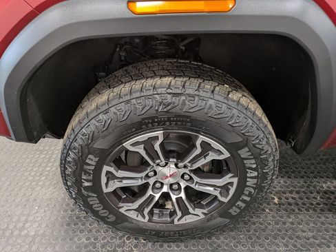 Used 2024 GMC Canyon AT4 w/ AT4 Premium Package AWD/4WD image 7