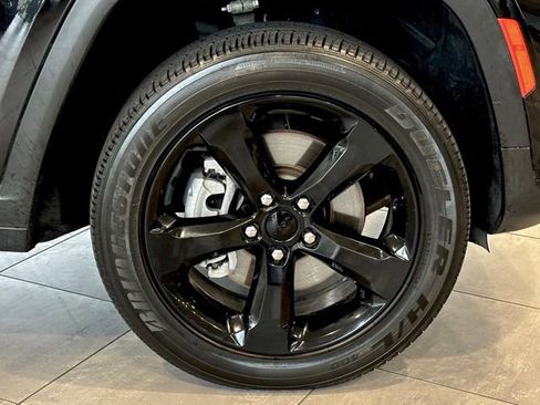 Used 2023 Jeep Grand Cherokee L Laredo AWD/4WD image 36
