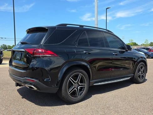 Used 2022 Mercedes-Benz GLE 450 4MATIC w/ AMG Line Exterior image 3
