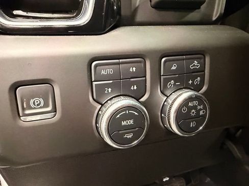Used 2025 GMC Sierra 3500 Denali w/ Denali Reserve Package AWD/4WD image 28