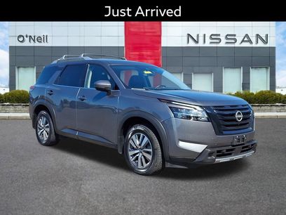 Certified 2023 Nissan Pathfinder SL w/ Black Appearance Package
